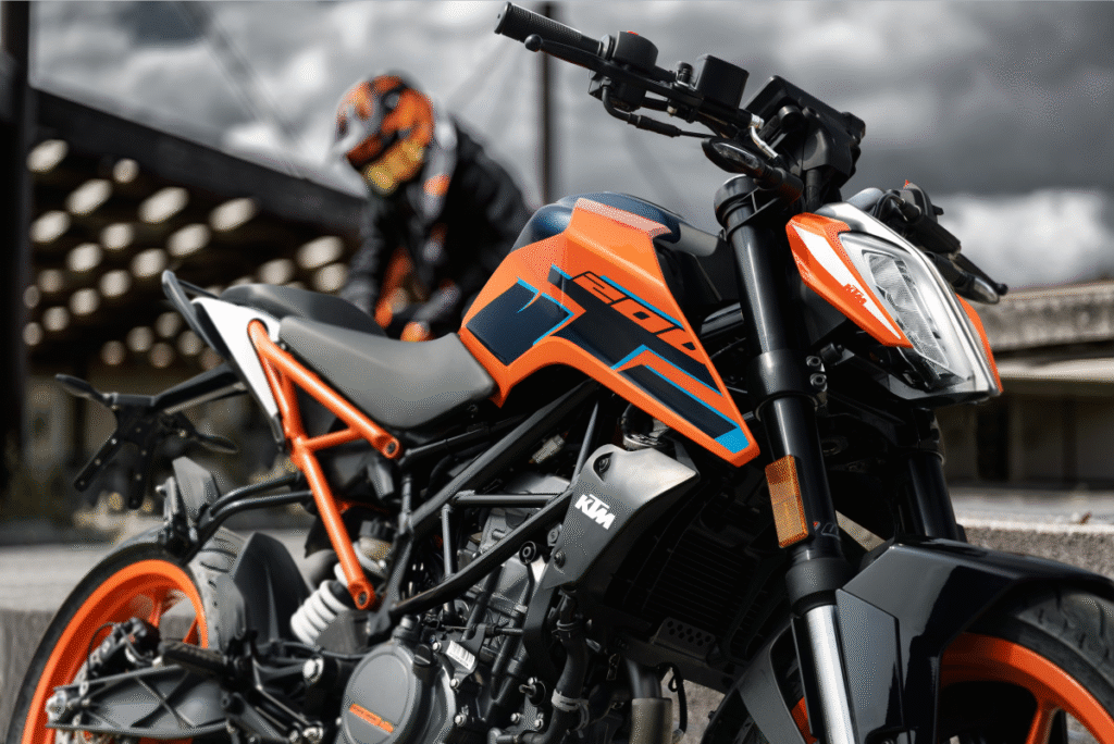 KTM 200 Duke: नौजवान छोरो के दिलरुबा बनी स्टाइलिश लुक और एडवांस फीचर्स वाली धांसू बाइक 2 image 19